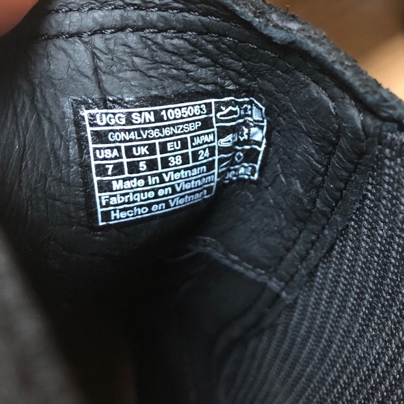 Ugg booties black suede comfy sz:7 Slip on casual - Picture 5 of 7